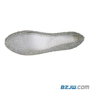 個(gè)性棉鞋與物美價(jià)廉的平跟涼鞋女 選購(gòu)指南與購(gòu)買渠道